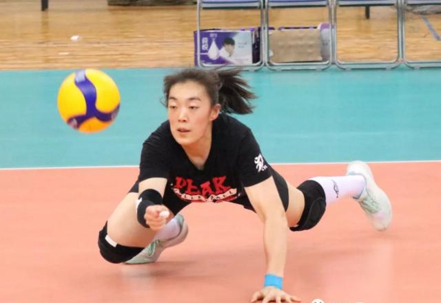 橄榄球赛场再起风云:辽东赤兔队小胜庐州火箭队,脚步移动更到位全面提速抢占先机  橄榄球赛场再起风云:辽东赤兔队小胜庐州火箭队,脚步移动更到位全面提速抢占先机