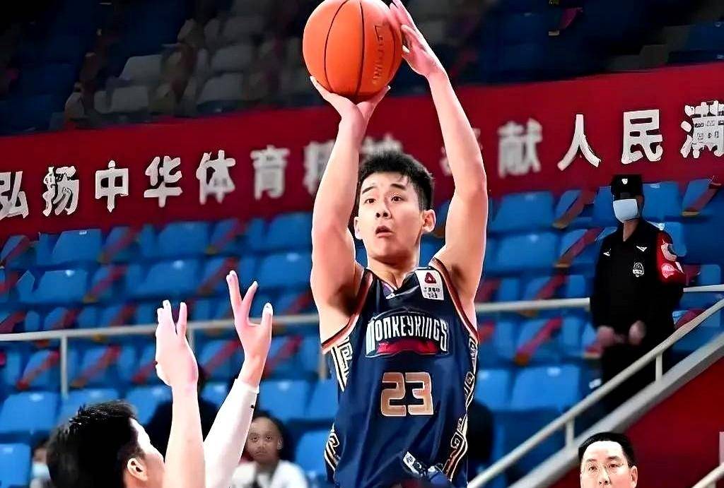 包含今夜体能课后,上海海港临场应变备战CBA常规赛,质疑声四起,年轻球员获得机会的词条 包含今夜体能课后,上海海港临场应变备战CBA常规赛,质疑声四起,年轻球员获得机会的词条