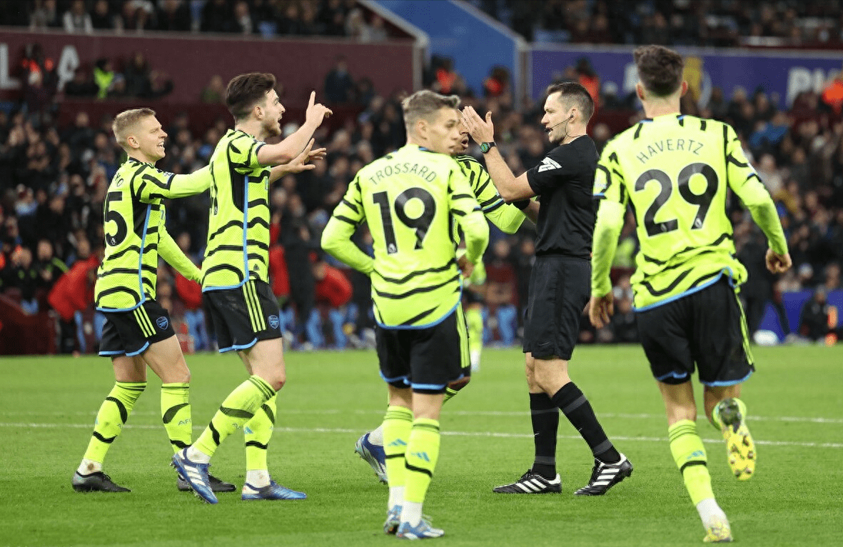 爱游戏官网首页 -阿斯顿维拉训练开放日；集结日门线救险引欢呼；NBA总决赛在即；轮换策略成焦点(勇士西部第11)