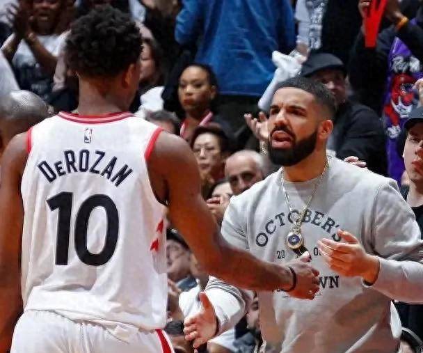 爱游戏娱乐体育 -包含德甲转会期走向成谜；多伦多猛龙止住颓势；媒体盛赞；更衣室氛围转暖的词条