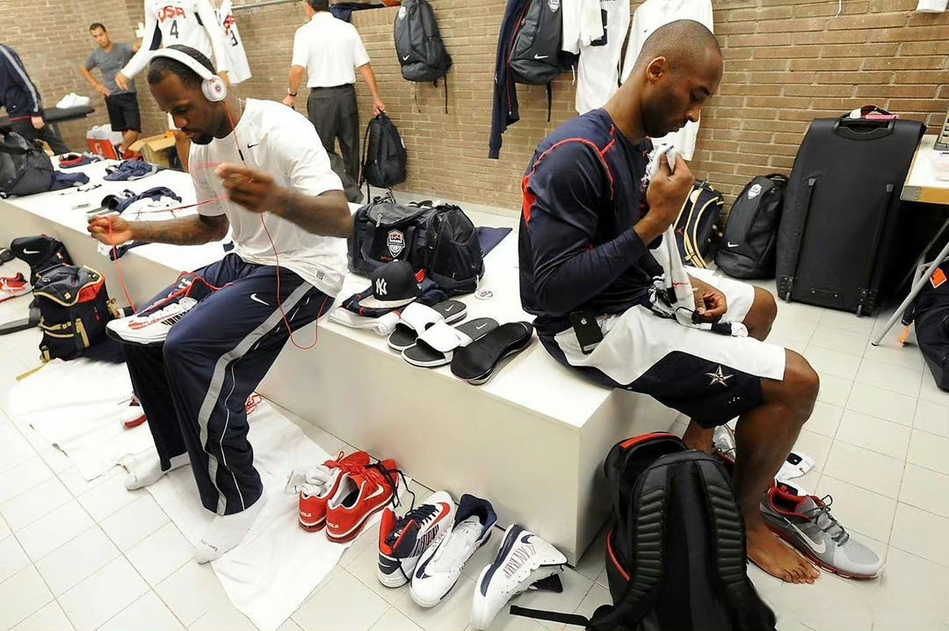 利物浦训练开放日,今晨外线爆发引欢呼,NBA常规赛在即,更衣室氛围转暖的简单介绍 利物浦训练开放日,今晨外线爆发引欢呼,NBA常规赛在即,更衣室氛围转暖的简单介绍