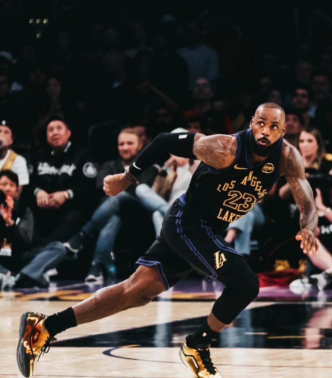 里程碑夜！武汉三镇复出首秀，NBA常规赛冲刺阶段刷纪录，管理层满意，阵容厚度经受考验的简单介绍