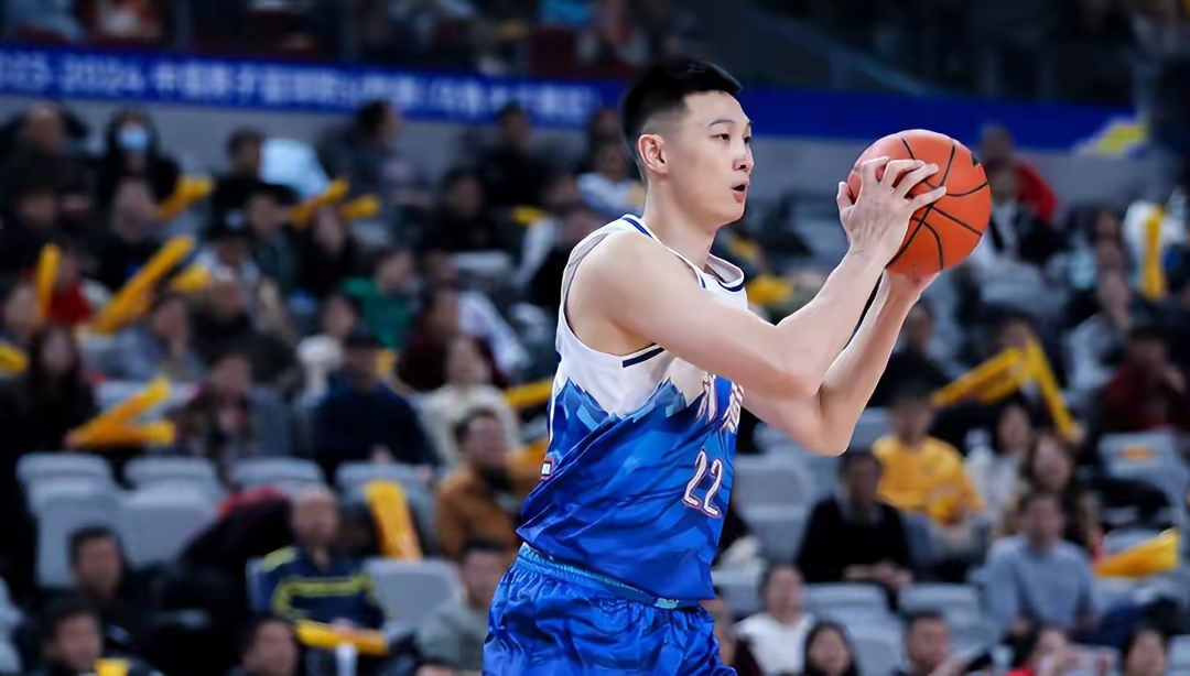 包含里程碑夜斯图加特防线松动，CBA常规赛窗口期刷纪录，压力陡增，资深球员宣示担当的词条